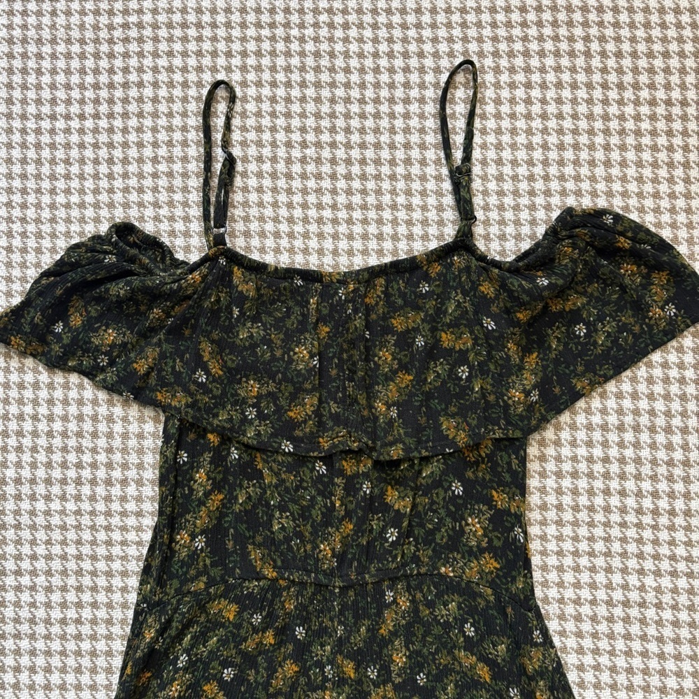 5/$15 | Mossimo | Floral Off the Shoulder Mini Dress - Picture 4 of 16